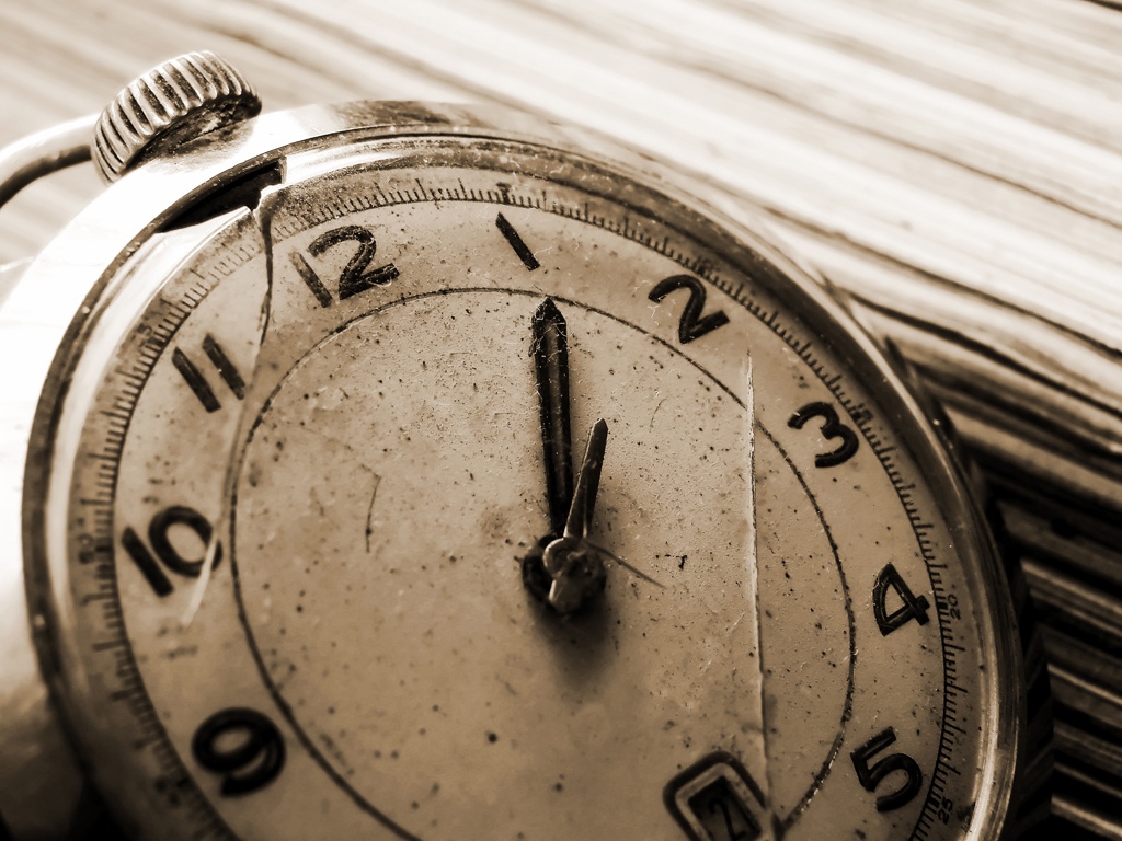 group-n-old-vintage-clock.jpg